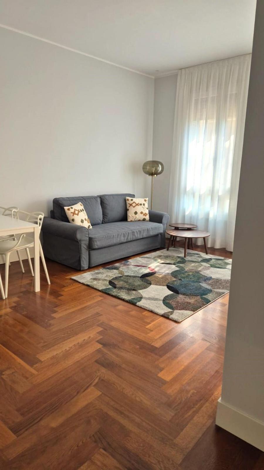 Manzoni 44 *